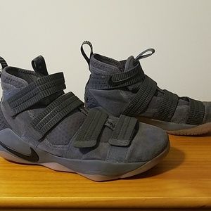 Nike Zoom Lebron Soldier XI Basketball sneakers